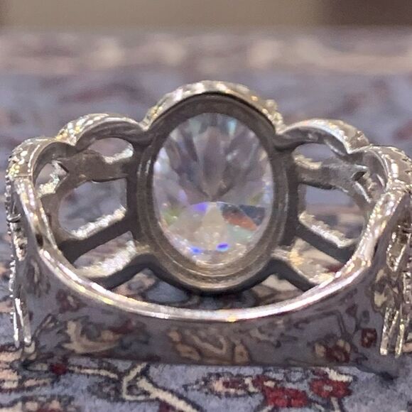 Beautiful oval open work band ring . Size 8 rhodium plated silver . Beautiful CZ - Picture 3 of 5